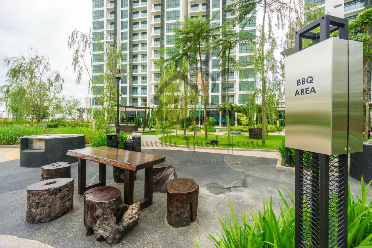 Nn Famille Guest House Pasir Gudang Eksteriør billede